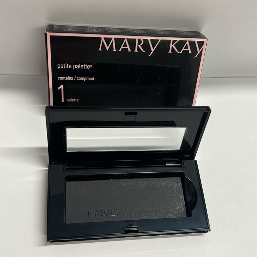 Mary Kay Petite Palette unfilled, refillable, and magnetic compact - New
